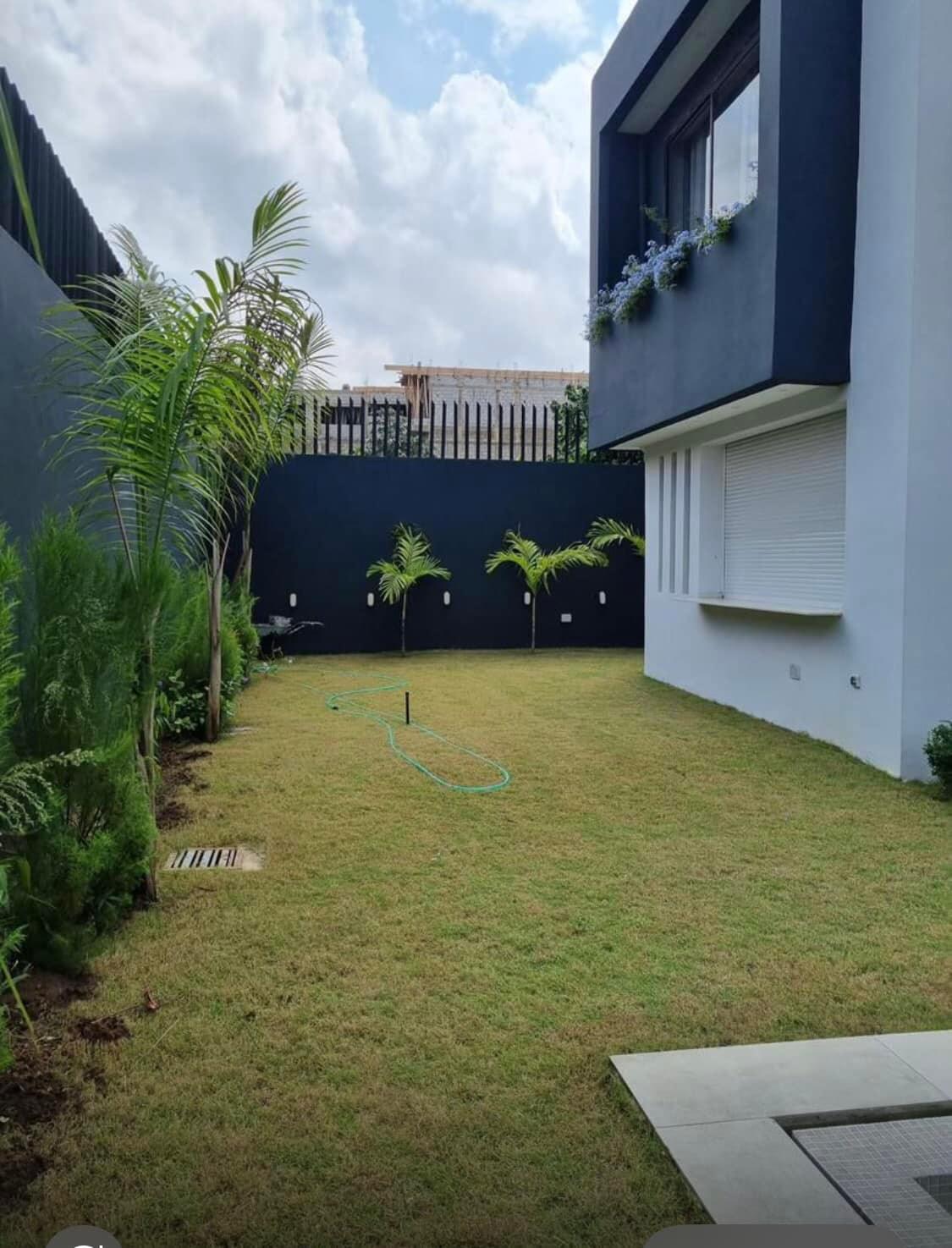 Vente d'une Maison / Villa de 6 pièce(s) à 400.000.000 FCFA : Abidjan-Cocody-Riviera (Palmeraie)