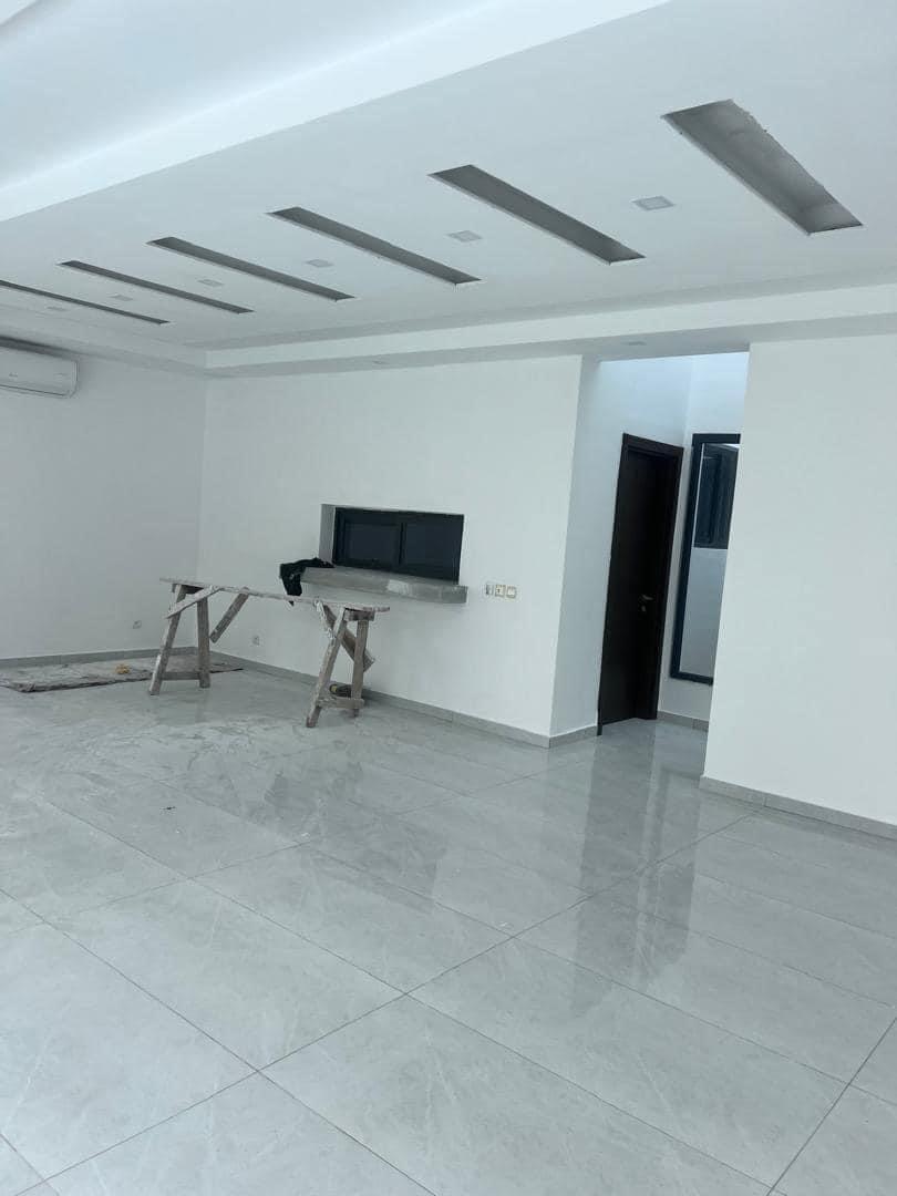 Location d'une Maison / Villa de 6 pièce(s) à 3.500.000 FCFA : Abidjan-Cocody-Riviera (Rivera mbadon )