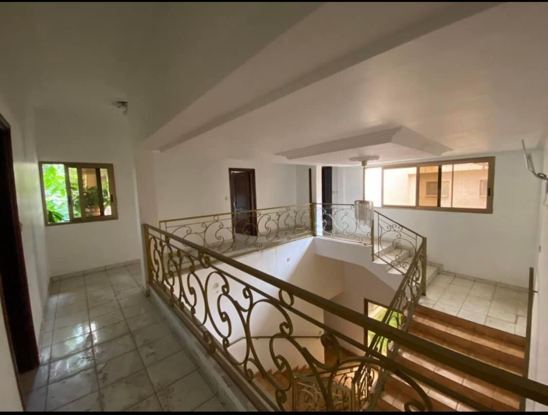 Vente d'une Maison / Villa de 13 pièce(s) à 3.500.000.000 FCFA : Abidjan-Cocody-Riviera (Rivera golf 4 )