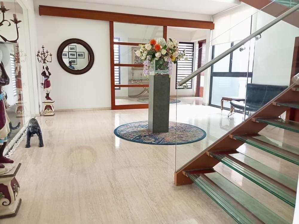 Vente d'une Maison / Villa de 17 pièce(s) à 1.800.000.000 FCFA : Abidjan-Cocody-2 Plateaux (Cocody 2)