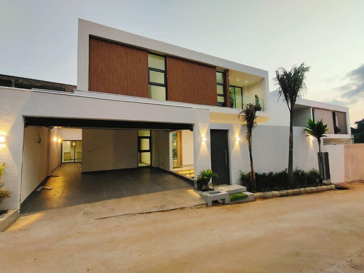 Vente d'une Maison / Villa de 7 pièce(s) à 350.000.000 FCFA : Abidjan-Bingerville (Feh kesse )