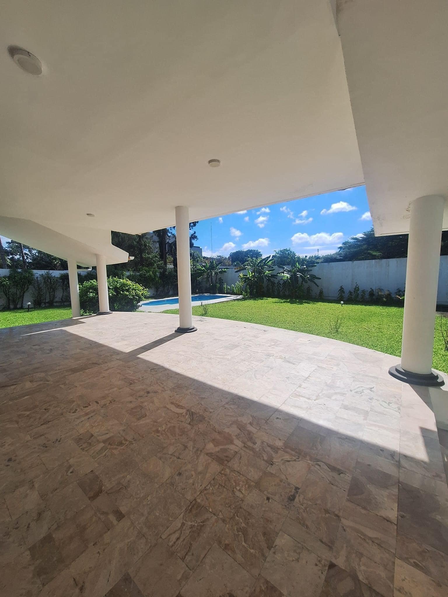 Location d'une Maison / Villa de 7 pièce(s) à 5.000.000 FCFA : Abidjan-Cocody-Riviera (Rivera golf 1 )