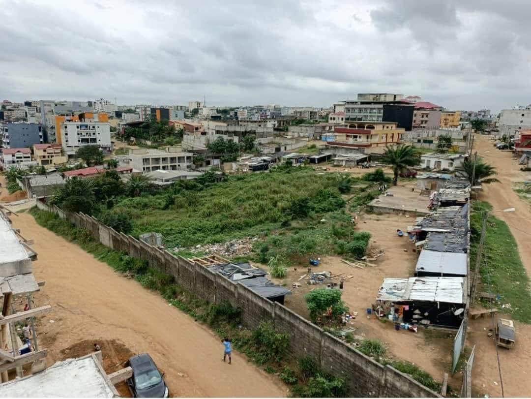 Vente d'un Terrain à 180.000.000 FCFA  : Abidjan-Cocody-Angré (Rivera )