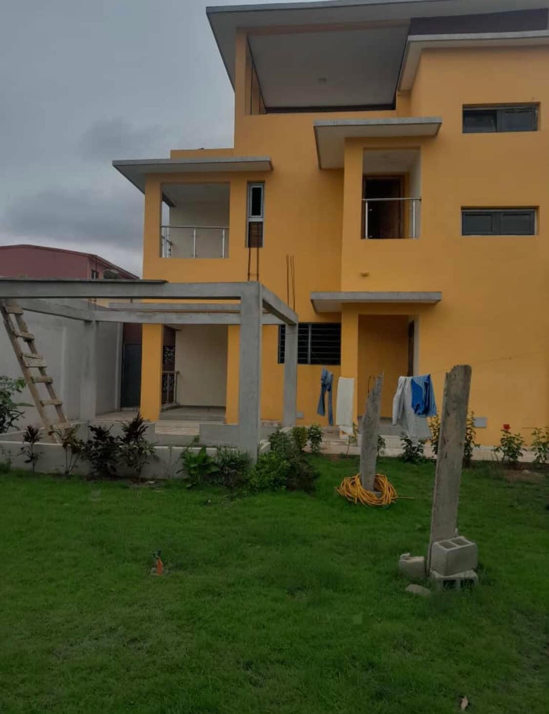 Vente d'une Maison / Villa de 7 pièce(s) à 230.000.000 FCFA : Abidjan-Cocody-Riviera (Sir )