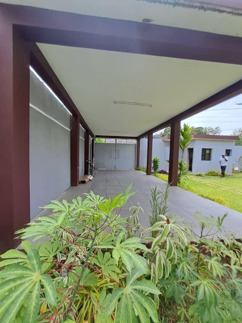 Location d'une Maison / Villa de 7 pièce(s) à 3.000.000 FCFA : Abidjan-Cocody-2 Plateaux (Cocody vallon )