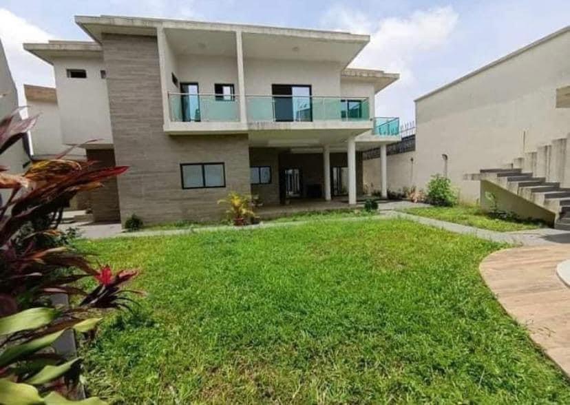 Vente d'une Maison / Villa de 10 pièce(s) à 700.000.000 FCFA : Abidjan-Cocody-Riviera (Rivera golf 4)