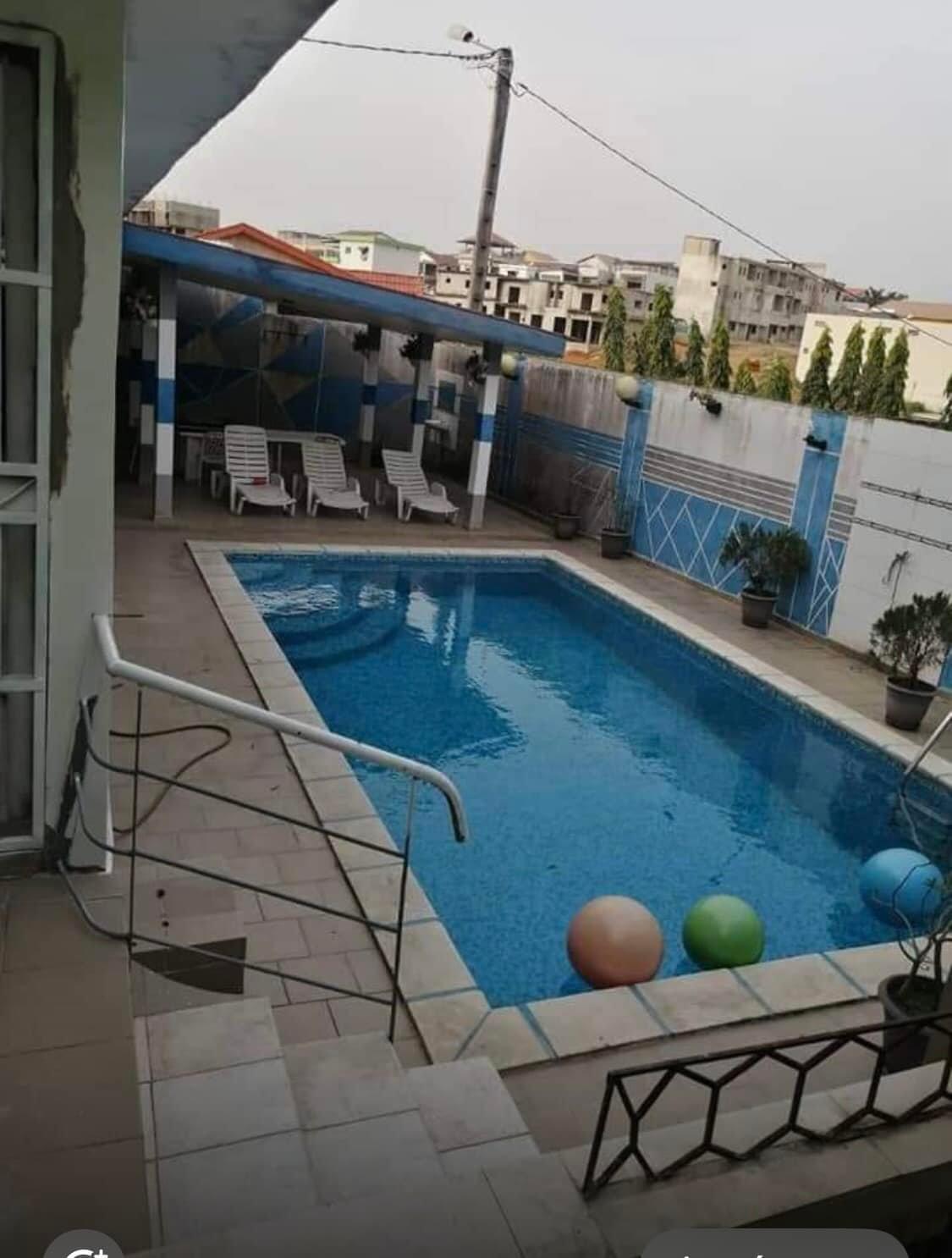 Vente d'une Maison / Villa de 11 pièce(s) à 350.000.000 FCFA : Abidjan-Cocody-Angré (Angre 8)