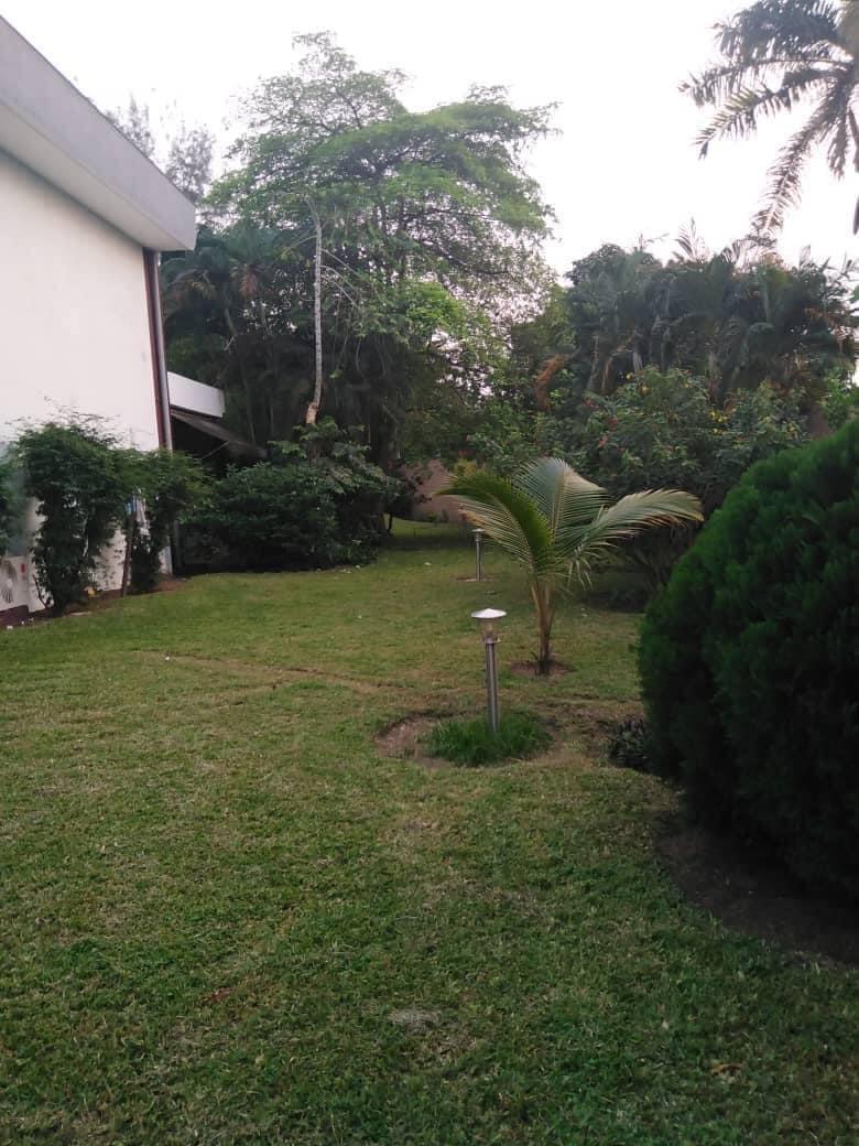 Vente d'une Maison / Villa de 7 pièce(s) à 2.600.000.000 FCFA : Abidjan-Cocody centre (Cocody DANGA )