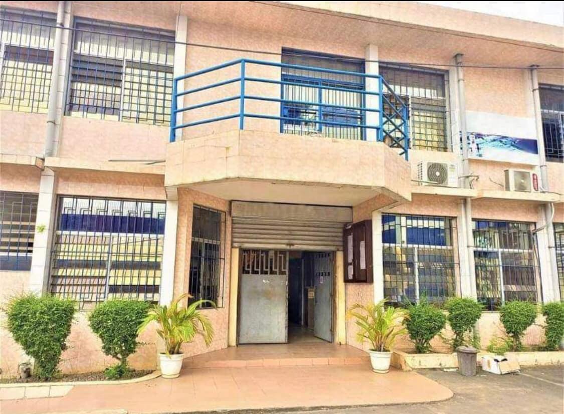 Vente d'un Immeuble : Abidjan-Cocody-Riviera (Rivera )