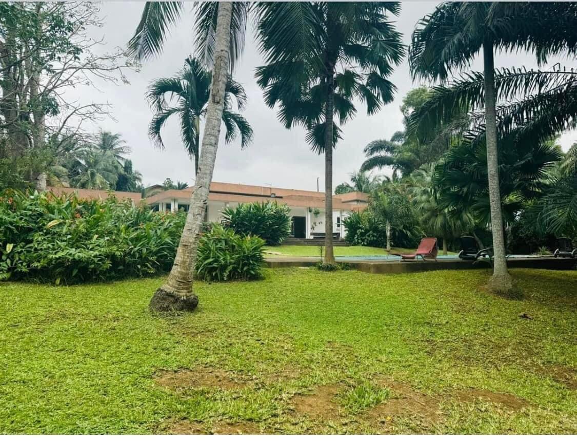 Vente d'une Maison / Villa de 7 pièce(s) à 2.600.000.000 FCFA : Abidjan-Cocody-2 Plateaux (Cocody ENA )