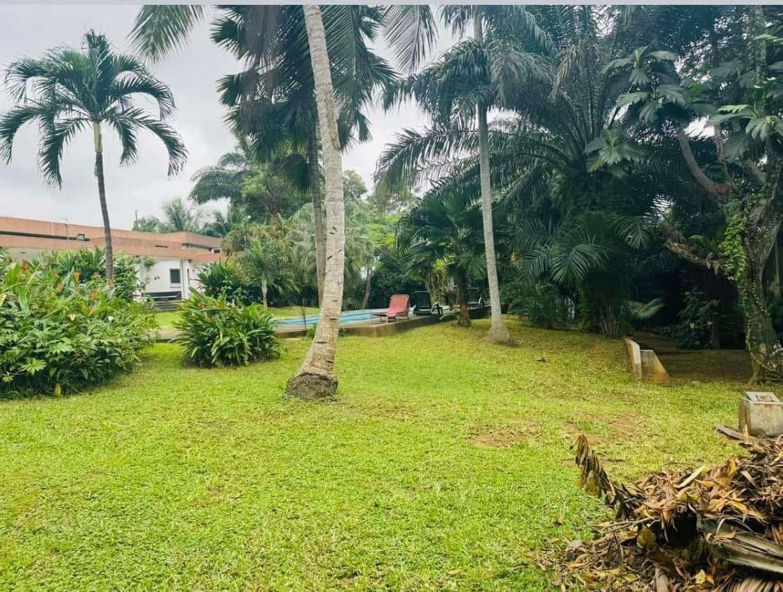 Vente d'une Maison / Villa de 7 pièce(s) à 2.600.000.000 FCFA : Abidjan-Cocody-2 Plateaux (Cocody ENA )