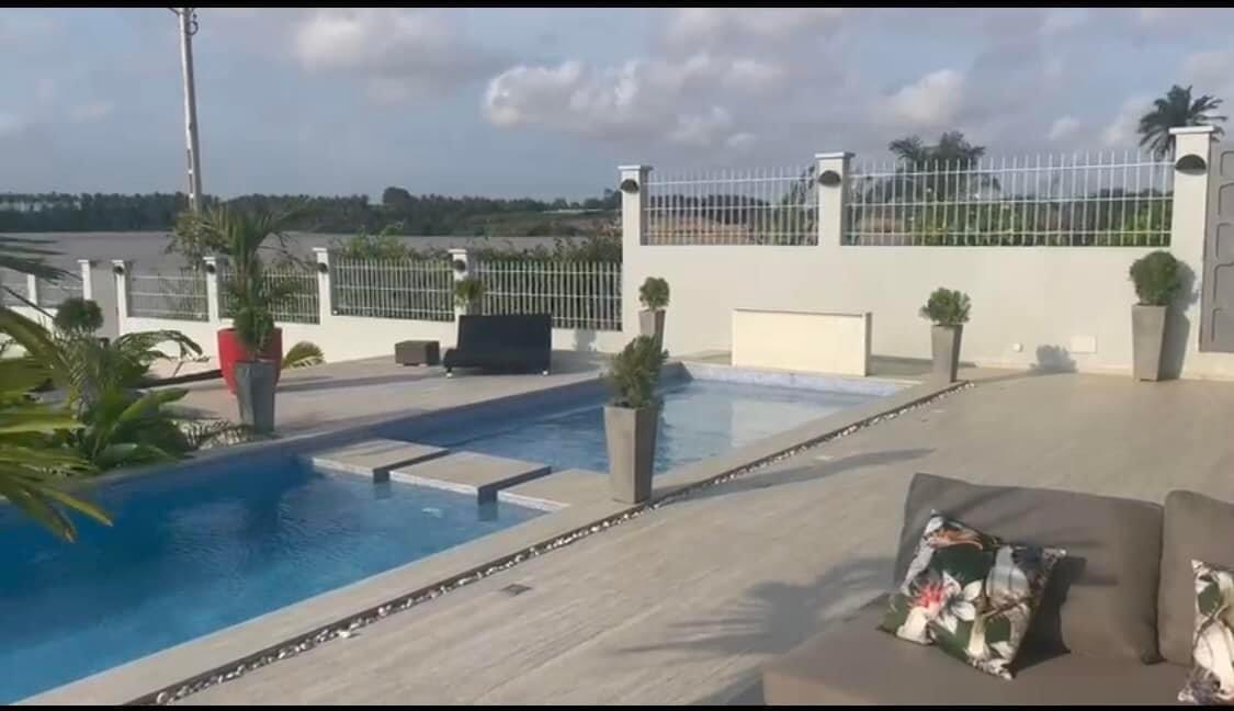 Vente d'une Maison / Villa de 7 pièce(s) à 1.000.000.000 FCFA : Abidjan-Port-Bouet (Port Bouet )