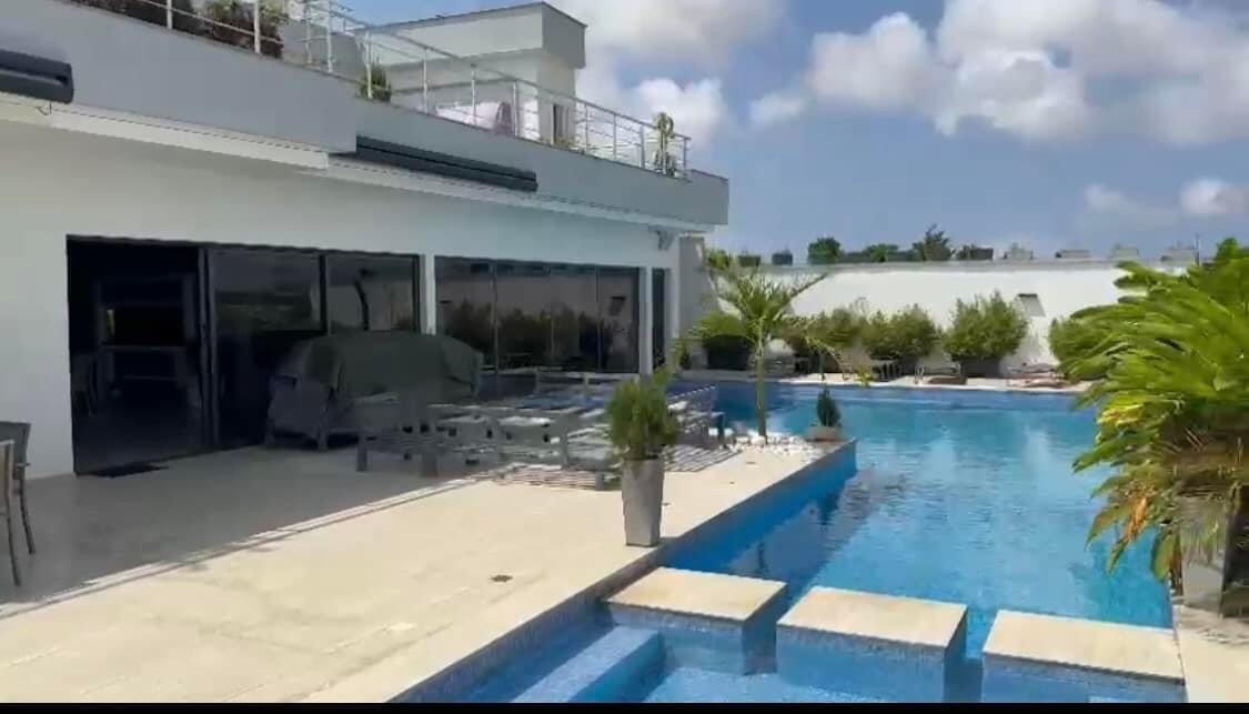 Vente d'une Maison / Villa de 7 pièce(s) à 1.000.000.000 FCFA : Abidjan-Port-Bouet (Port Bouet )