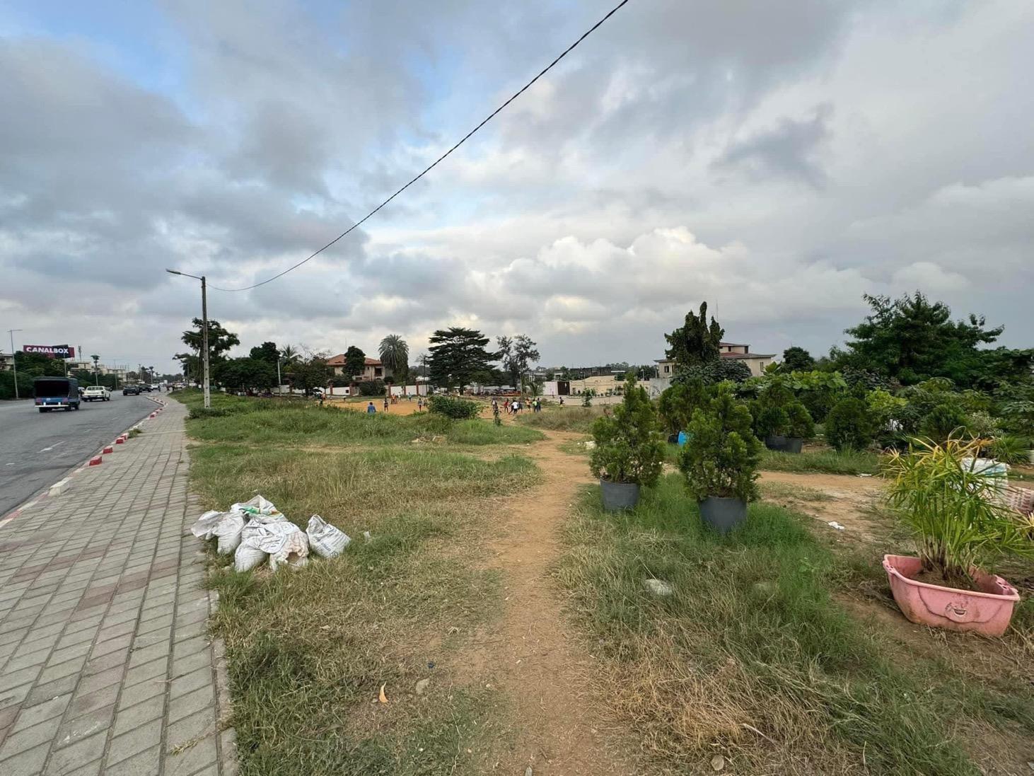 Vente d'un Terrain à 800.000 FCFA  : Abidjan-Cocody-Riviera (Rivera golf 1 )