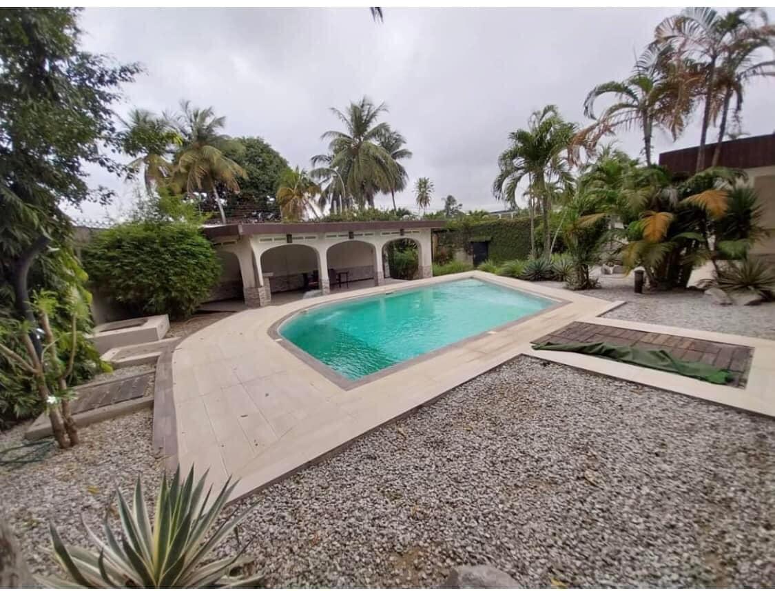 Vente d'une Maison / Villa de 7 pièce(s) à 750.000.000 FCFA : Abidjan-Cocody-2 Plateaux (Cocody )