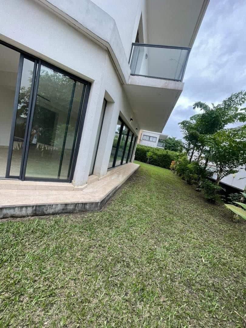 Location d'une Maison / Villa : Abidjan-Cocody-Riviera (Rivera 4)