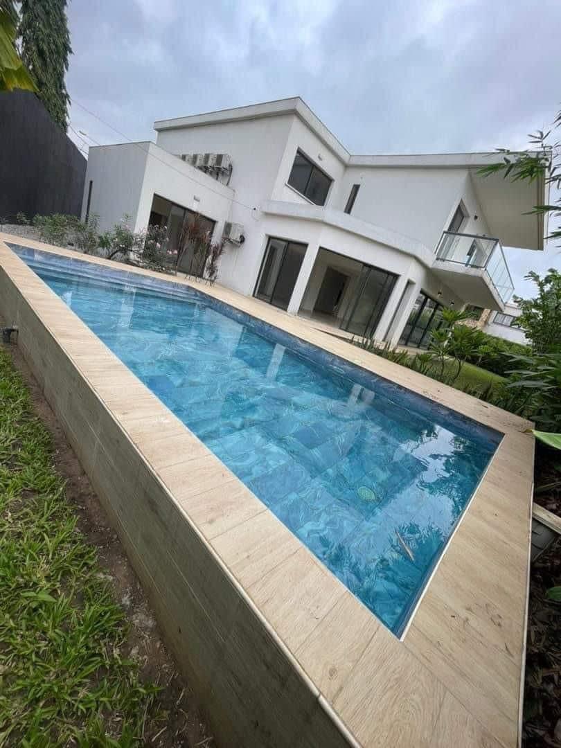 Location d'une Maison / Villa de 6 pièce(s) à 3.000.000 FCFA : Abidjan-Cocody-Riviera (Rivera 4)