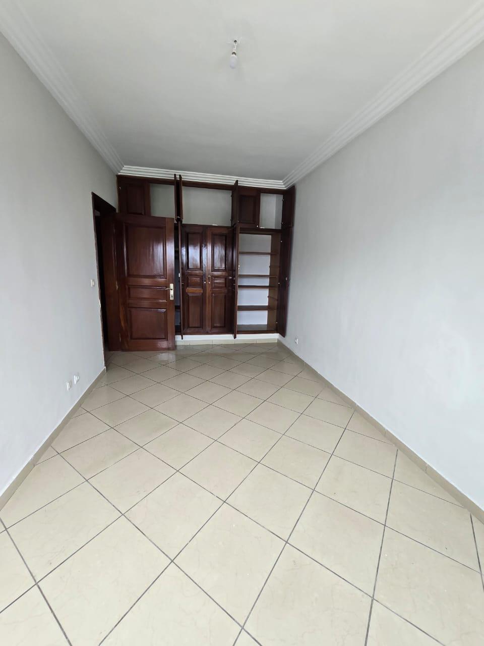 Location d'un Appartement de 4 pièce(s) à 850.000 FCFA : Abidjan-Marcory (Zone 4 )