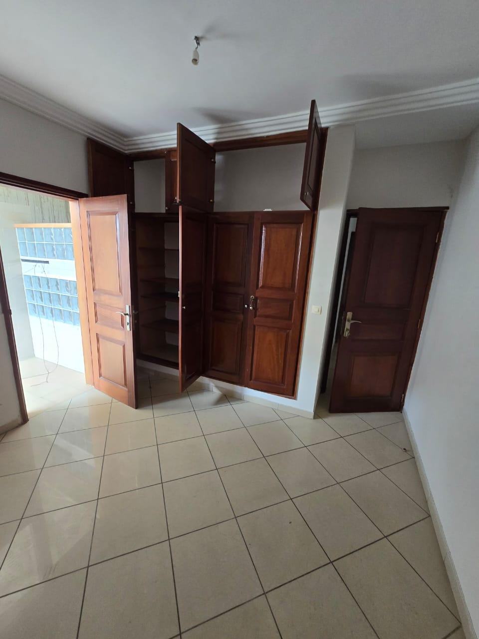 Location d'un Appartement de 4 pièce(s) à 850.000 FCFA : Abidjan-Marcory (Zone 4 )