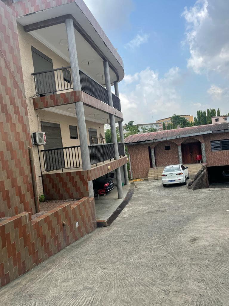 Vente d'une Maison / Villa de 11 pièce(s) à 1.400.000.000 FCFA : Abidjan-Cocody-2 Plateaux (Cocody aux plateaux )