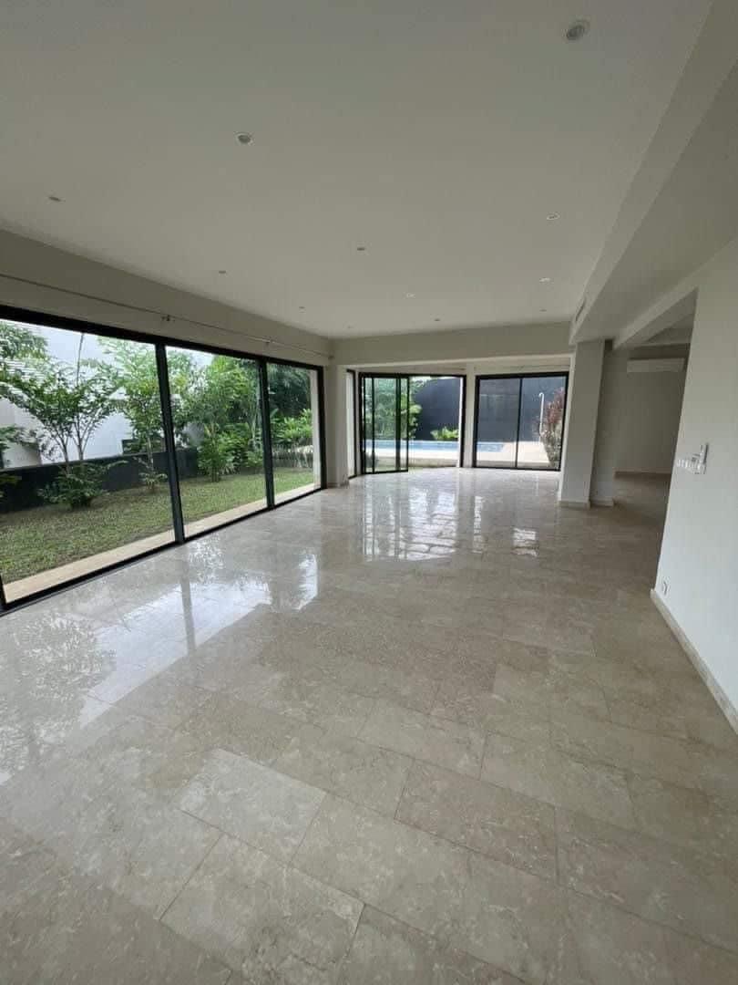 Location d'une Maison / Villa de 7 pièce(s) à 3.000.000 FCFA : Abidjan-Cocody-Riviera (Rivera 4)