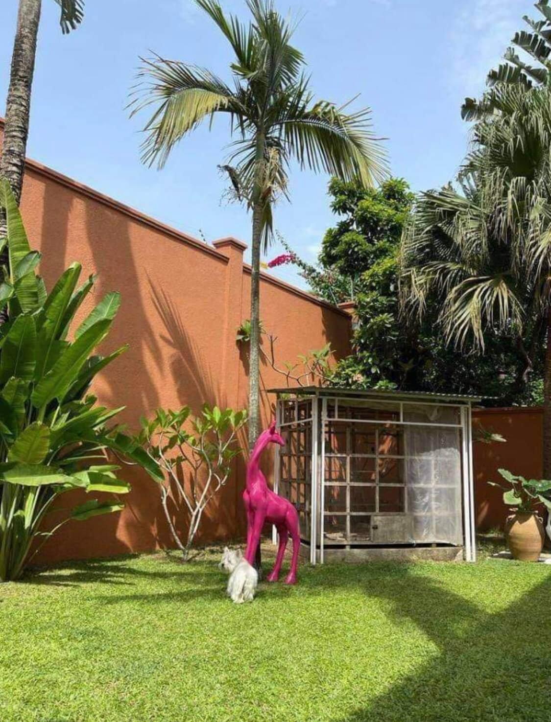 Vente d'une Maison / Villa de 8 pièce(s) à 1.800.000.000 FCFA : Abidjan-Cocody-Riviera (Rivera golf )