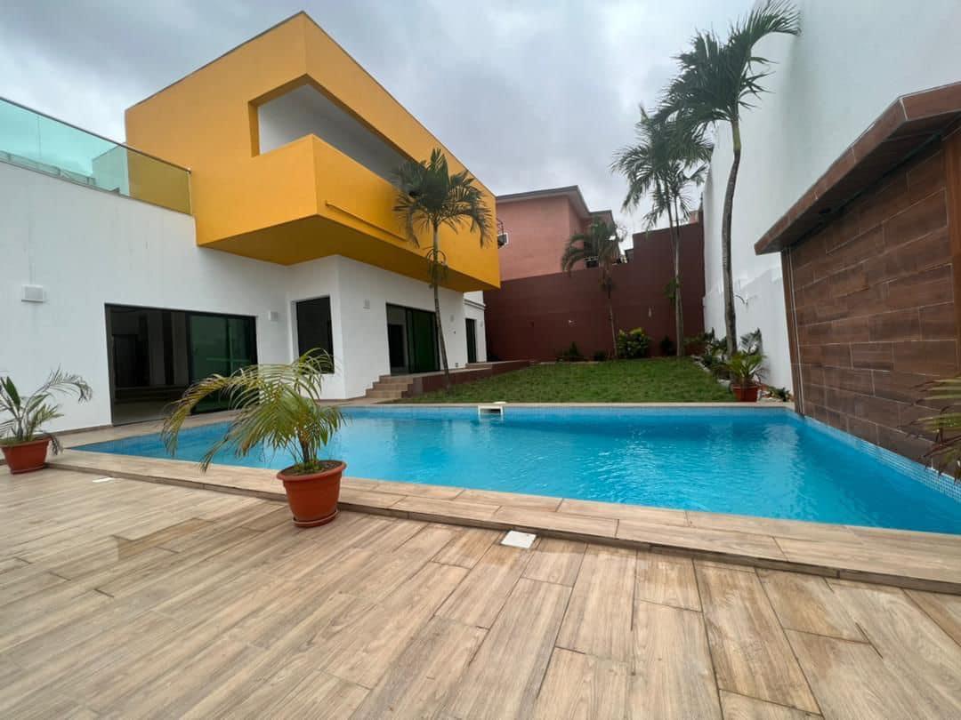 Location d'une Maison / Villa : Abidjan-Cocody-Riviera (Rivera 4)